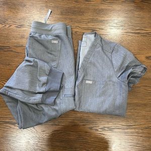 Figs Graphite Grey Scrubs  (XS Catarina top, Xs Zamora Regular Jogger bottoms)